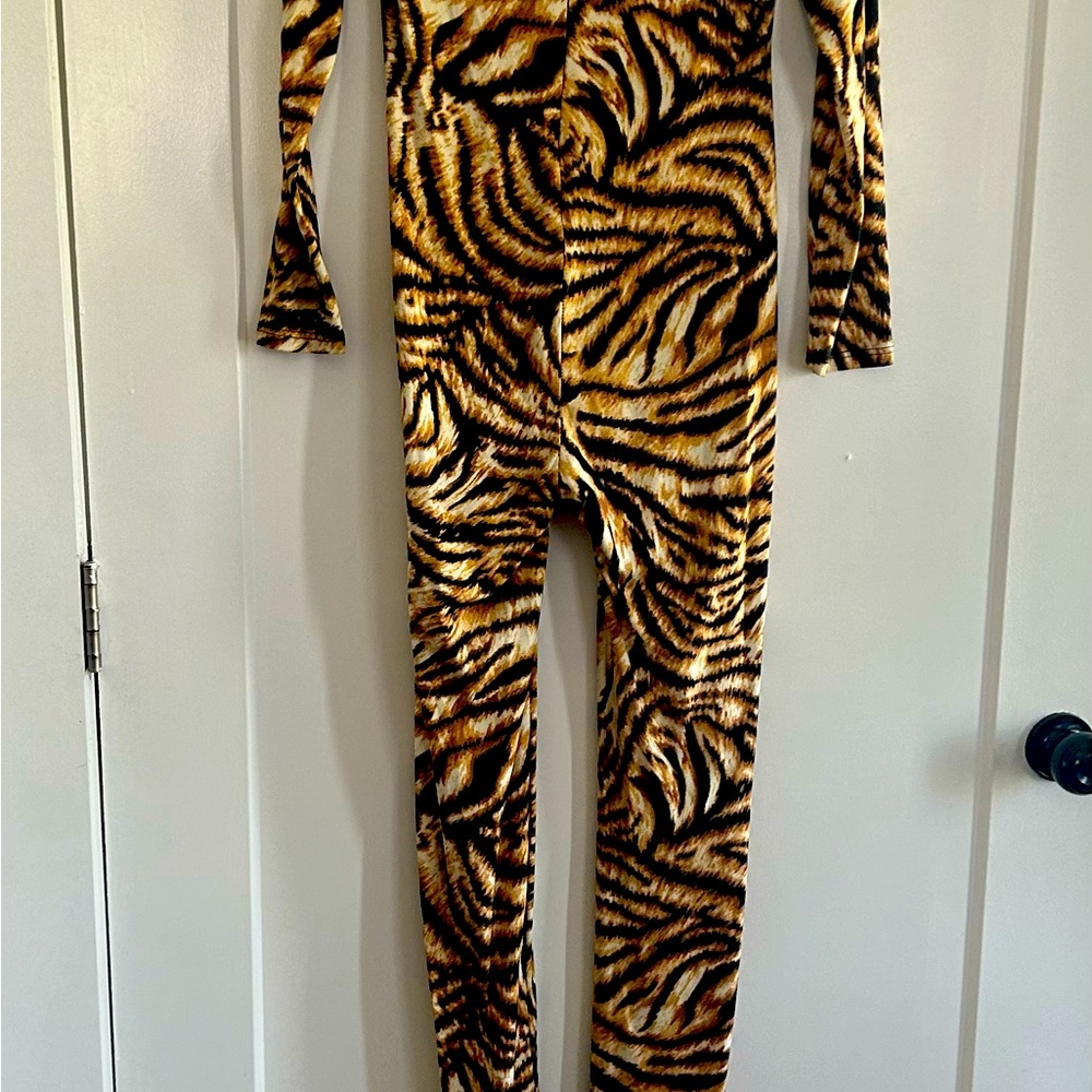 Women’s animal prints jumper.